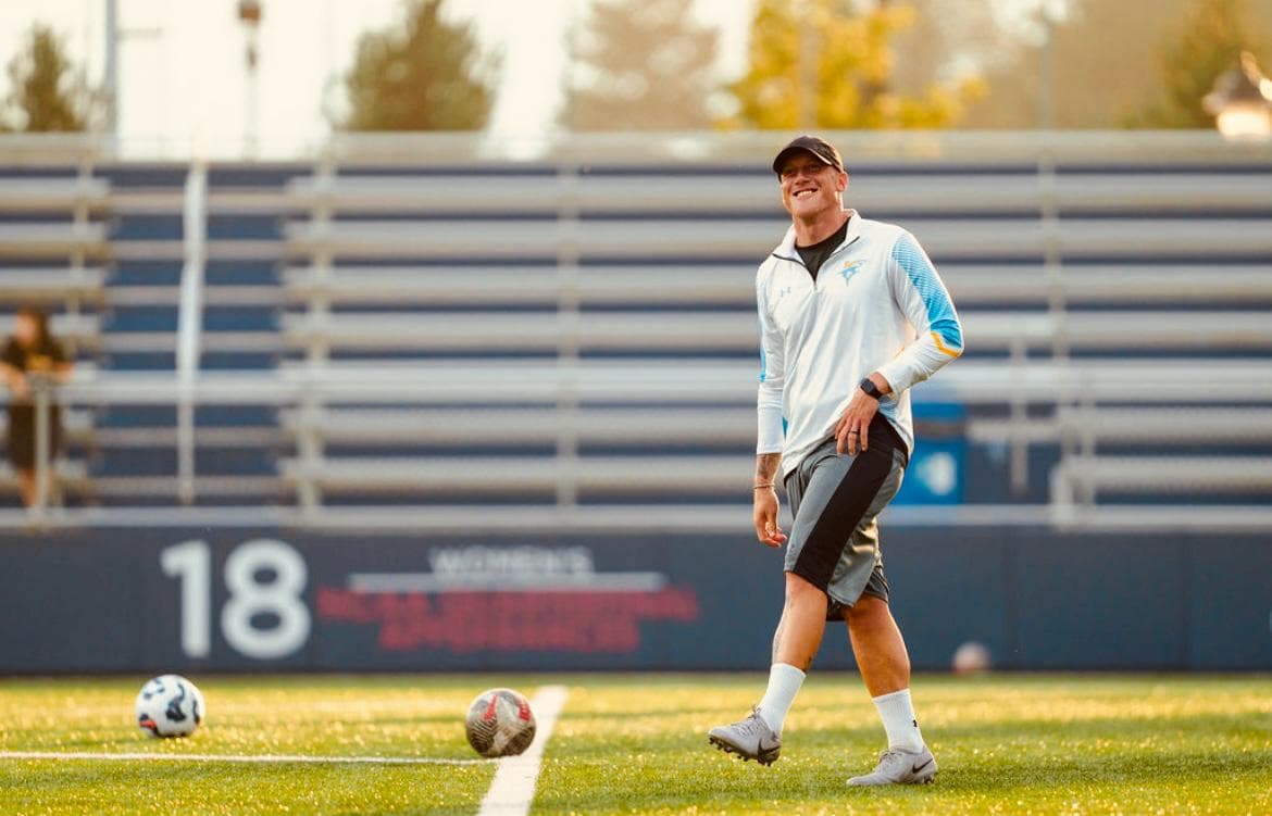 Jesse Corke coaching a goalkeeper session